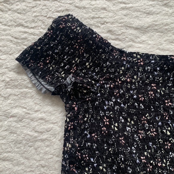 GARAGE off the shoulder smocked floral crop top - Picture 3 of 3
